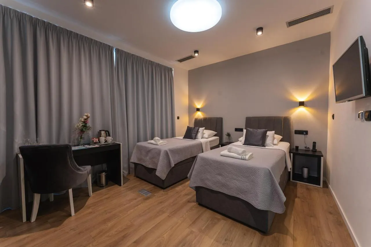 Sky & Sun Luxury Rooms With Private Parking In The Garage Zadar 4*,