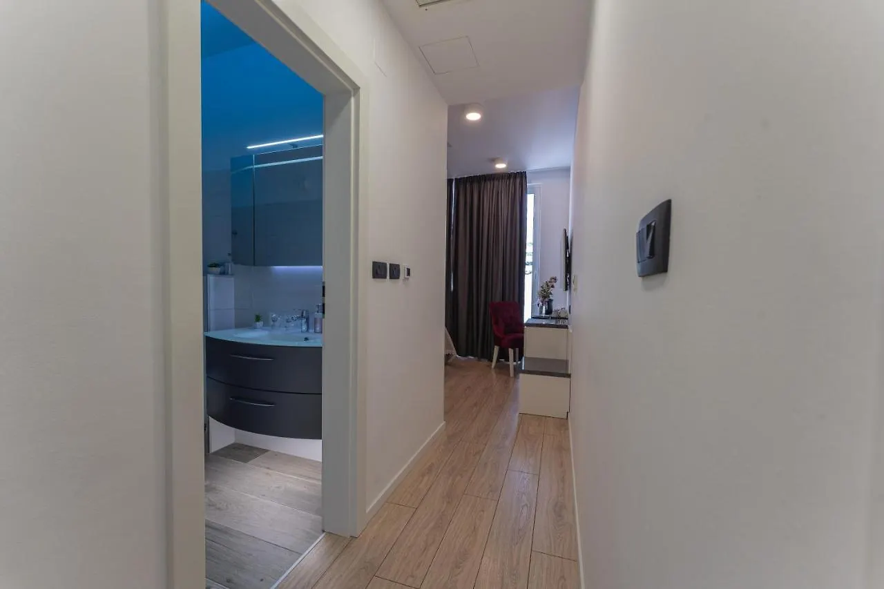 Sky & Sun Luxury Rooms With Private Parking In The Garage Zadar 4*,