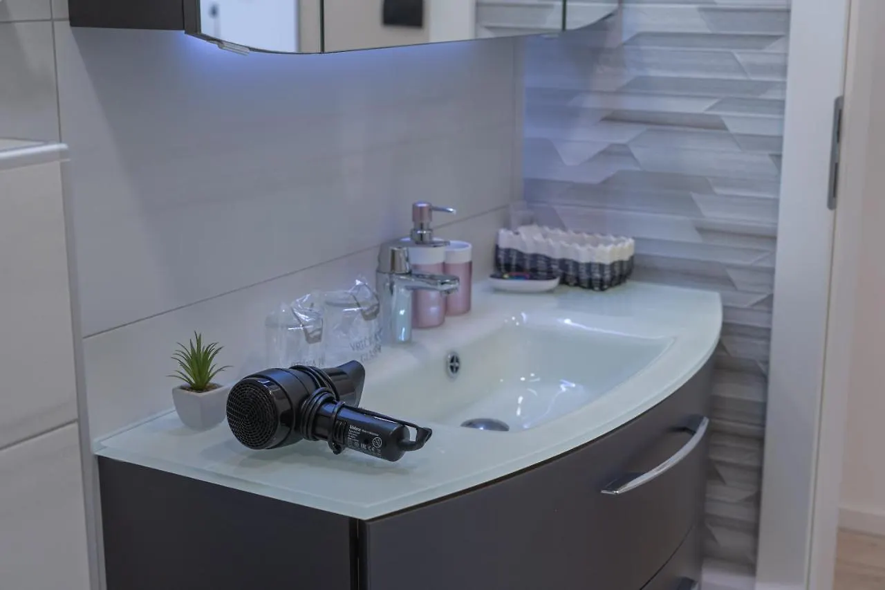 Sky & Sun Luxury Rooms With Private Parking In The Garage Zadar 4*,